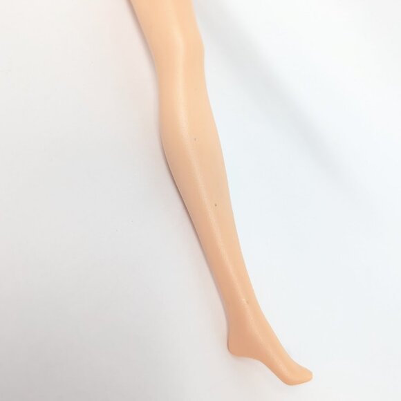 2005 Barbie My Scene Shopping Spree Nolee Nude - Picture 9 of 10